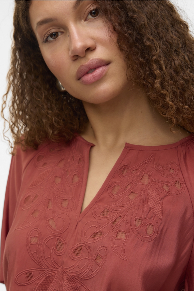 VMBRILEY 2/4 V-NECK EMB. TOP WVN BT 10328242 MARSALA